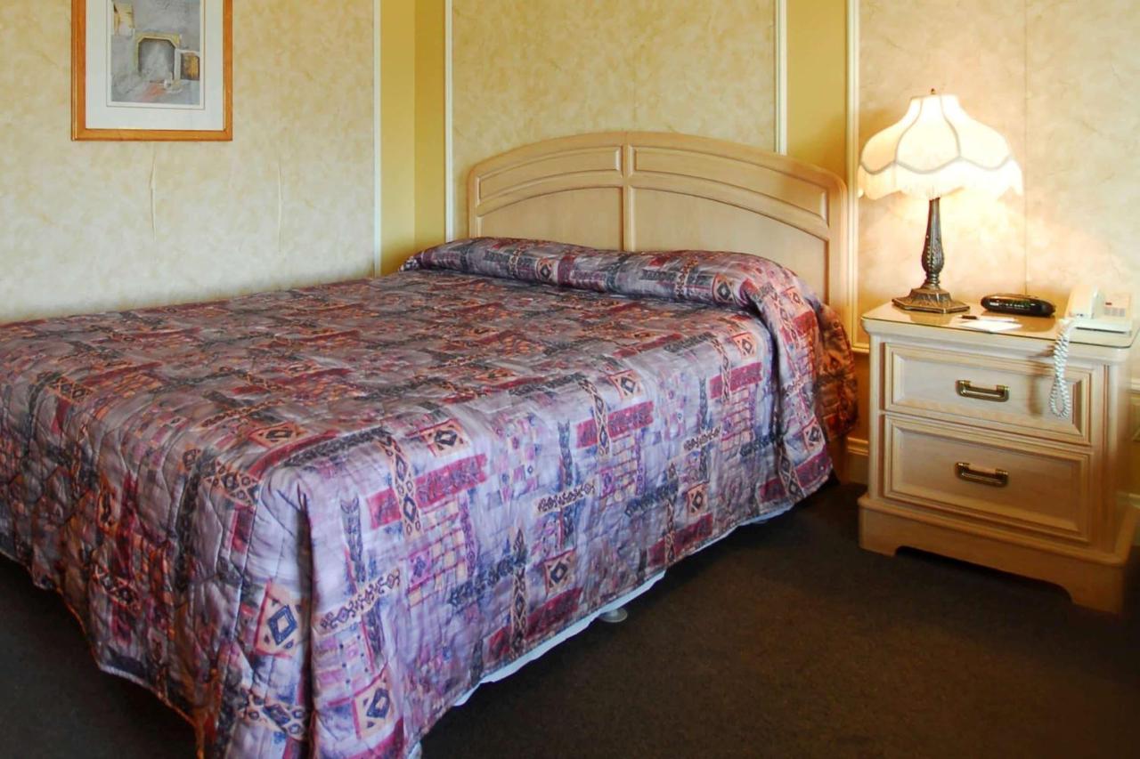 Hotel Travelodge By Wyndham ויקטוריה-ויל מראה חיצוני תמונה
